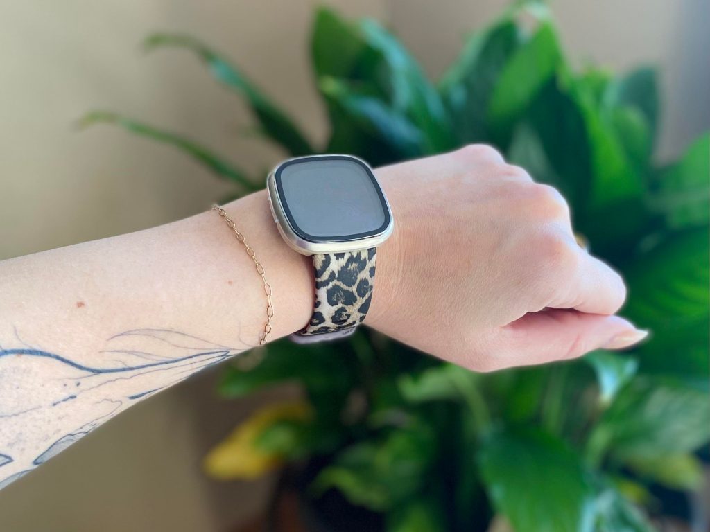 Why I Chose the FitBit Versa Over the Apple Watch