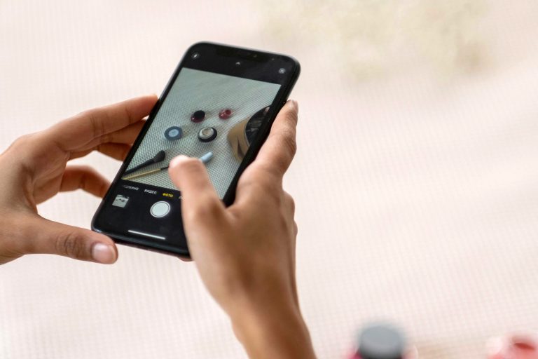 How to Become an Influencer in 2025